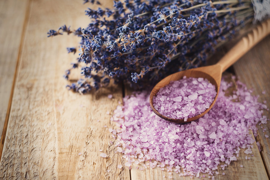 The Healing & Nourishing Properties of Essential Oils